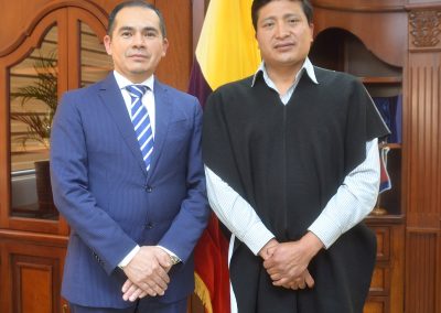 El Defensor Público General, Ángel Torres Machuca, posesiona al director provincial de Orellana, Marcelo Masaquiza.
