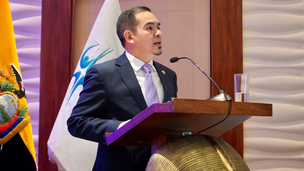 DEFENSOR PÚBLICO GENERAL PRESENTA LIBRO SOBRE DEFENSA INTEGRAL DE VÍCTIMAS DE VIOLENCIA